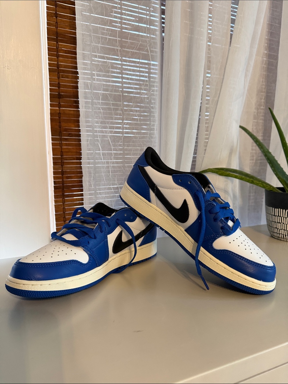 Jordan Low-Top Sneakers in Blue, White & Black